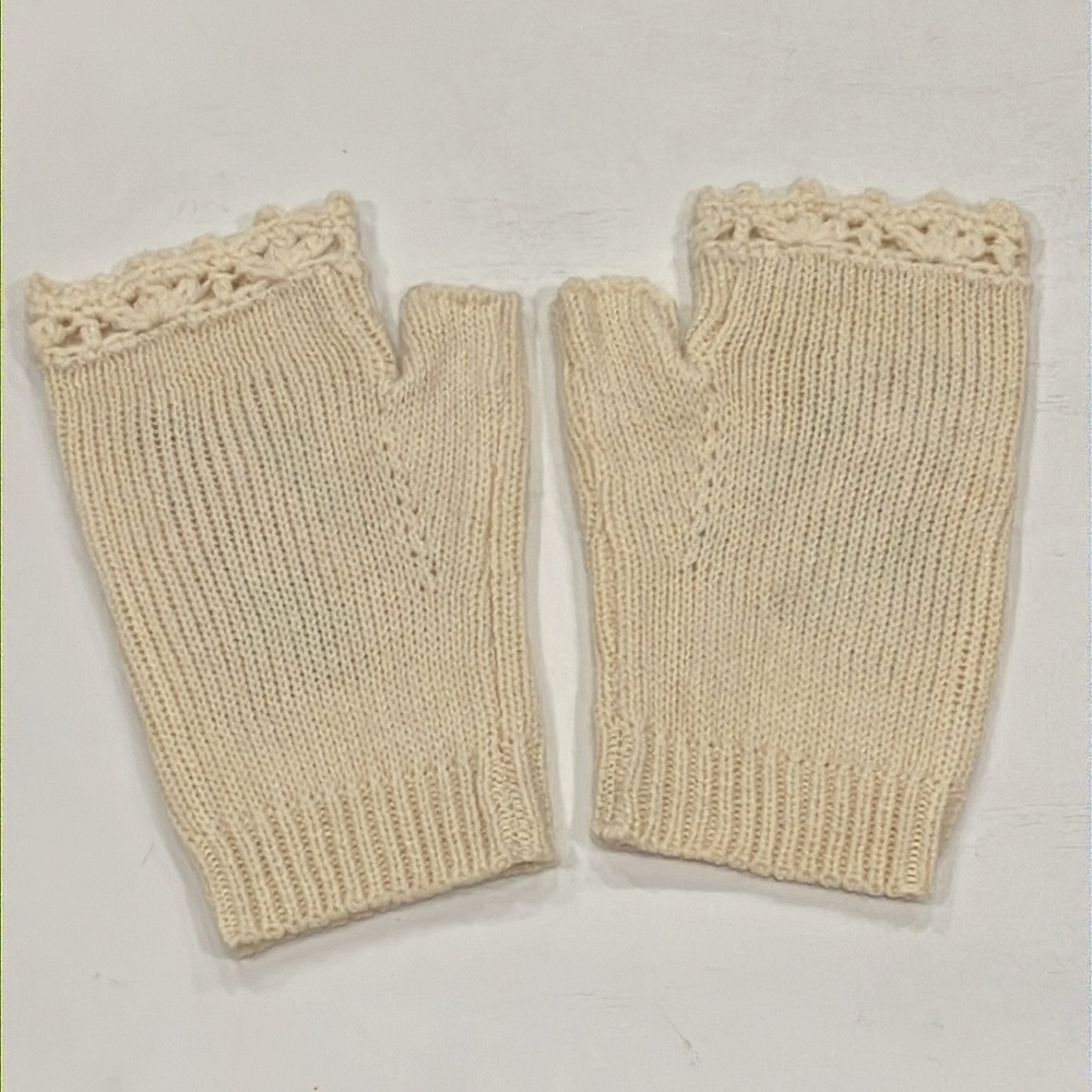 Fingerless Embroidered Crocheted Gloves - Picture 5 of 6